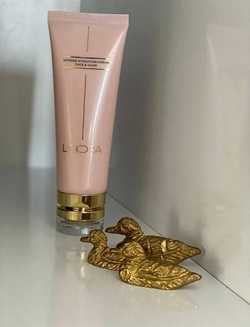 آبرسان لدورا بافت ابریشمی و سبک برای استفاده مداوم